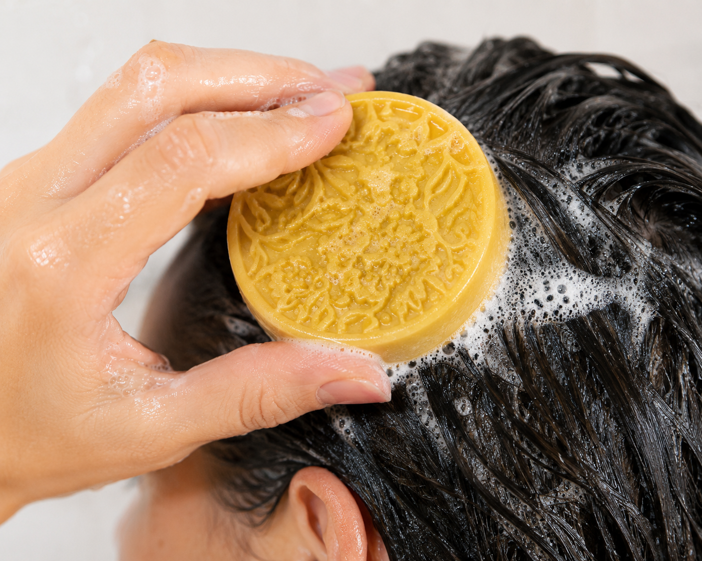 Shampoo Sólido Cúrcuma BRUZÚ – Brillo & Revitalización Capilar